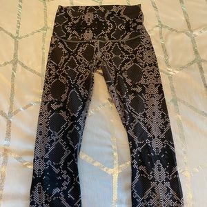 Lululemon high waisted snake print crop - size 6